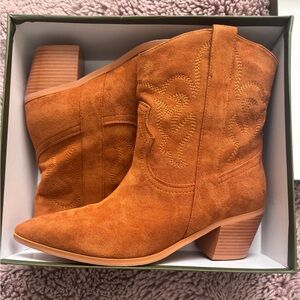 Chic Suede Heeled Boots - Burnt Orange